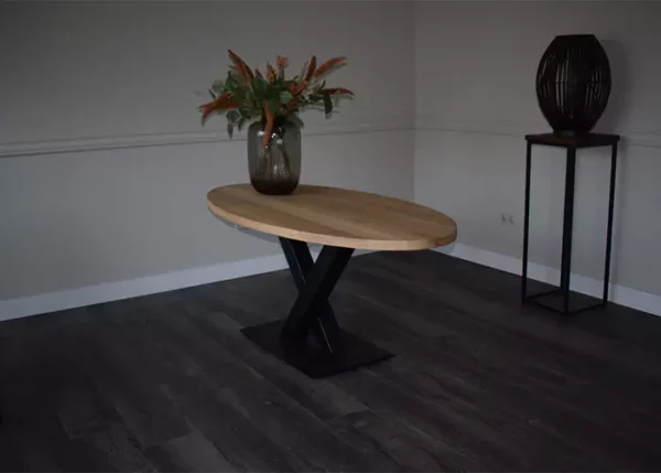 Ovale eettafel massief met V-poot