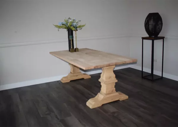 Eikenhouten kloostertafel met kasteelpoot