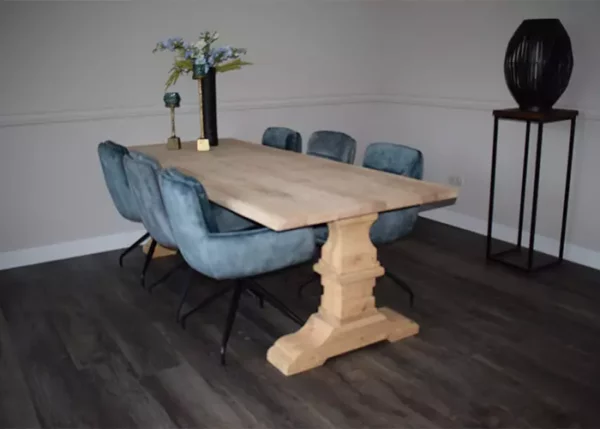 Eikenhouten kloostertafel met kasteelpoot met 6 eetstoelen velvet