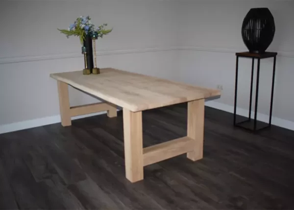 Eettafel recht massief met H-poot